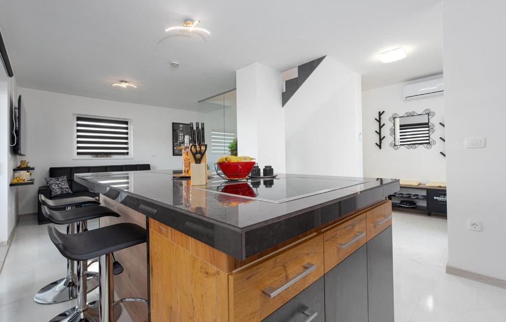 Luxurioeses Penthouse Welle Mit Whirlpool, Grill Und Meerblick Vir Εξωτερικό φωτογραφία